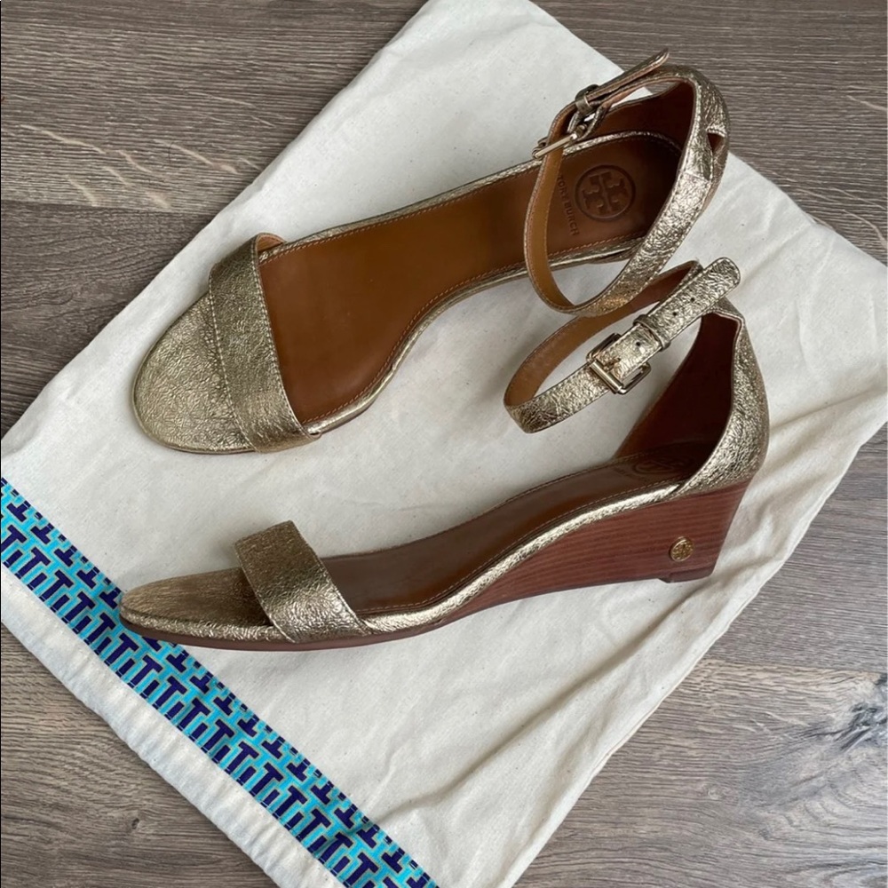 ✨Tory Burch Gold Wedge Sandals✨